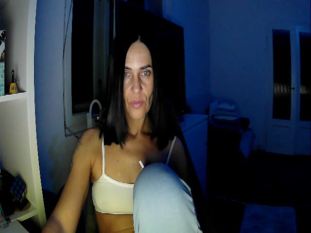 Live sex webcam photo for Beatrice_18 #269660957