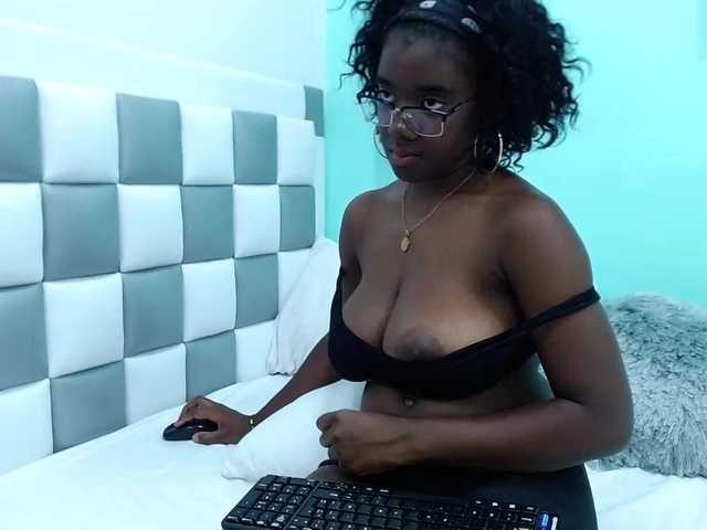 Live sex webcam photo for RoxyVelvet #269646537