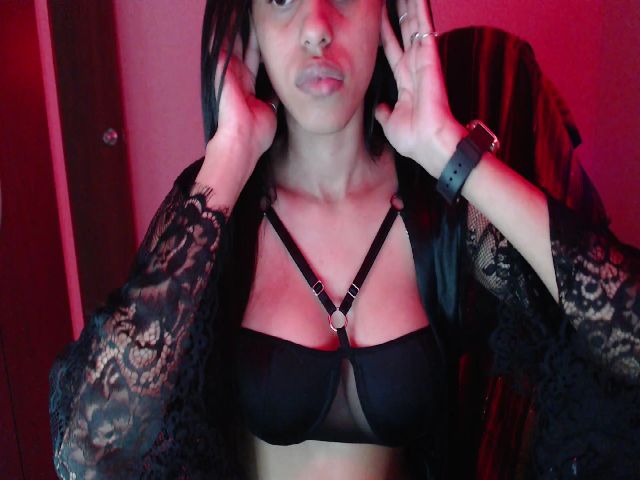 Live sex webcam photo for Miss_Mia77 #269649385