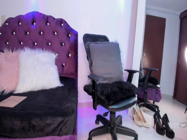 Live sex webcam photo for Samy_kay #269660316
