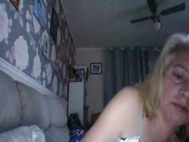 Live sex webcam photo for XxMommaKxX #269661910