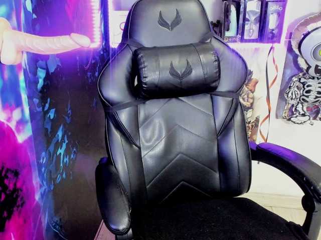 Live sex webcam photo for XCrislerSweet #269654412