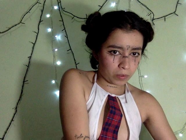 Live sex webcam photo for tinquerbell69 #269661837