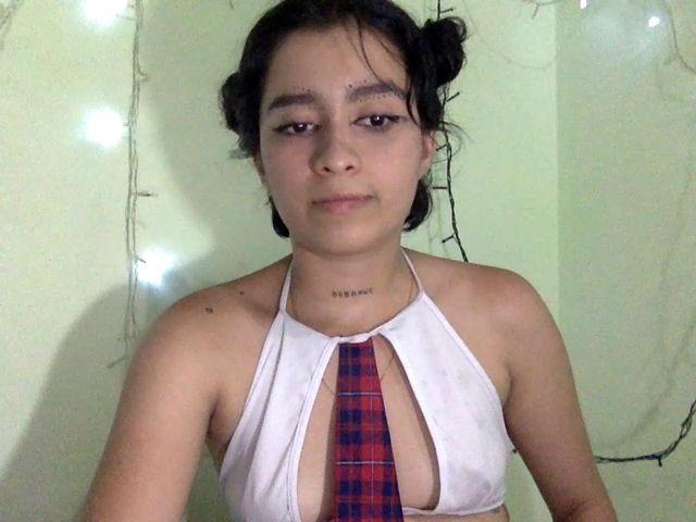 Live sex webcam photo for tinquerbell69 #269662444