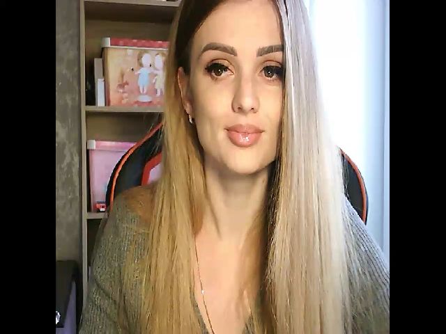 Live sex webcam photo for FloElin24 #269651275