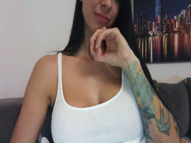 Live sex webcam photo for Sexylicious21 #269657784