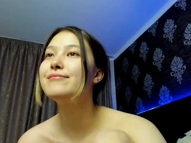 Live sex webcam photo for KayaLuan #269653739