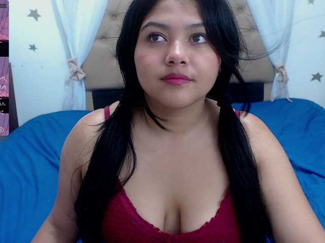 Live sex webcam photo for Charlotte-Lin #269669046