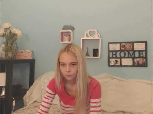 Live sex webcam photo for AnnaHappy18 #269668826