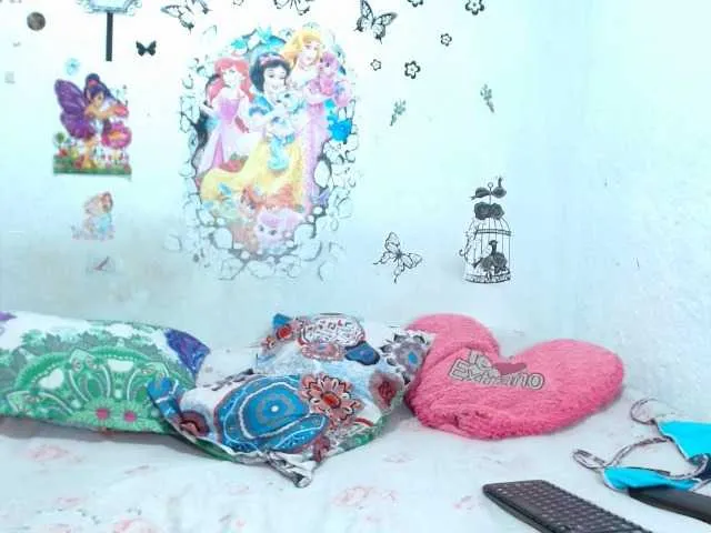 Live sex webcam photo for AndreaTuve #269664215
