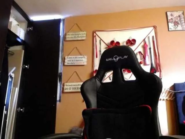 Live sex webcam photo for melanyissabel #269679776