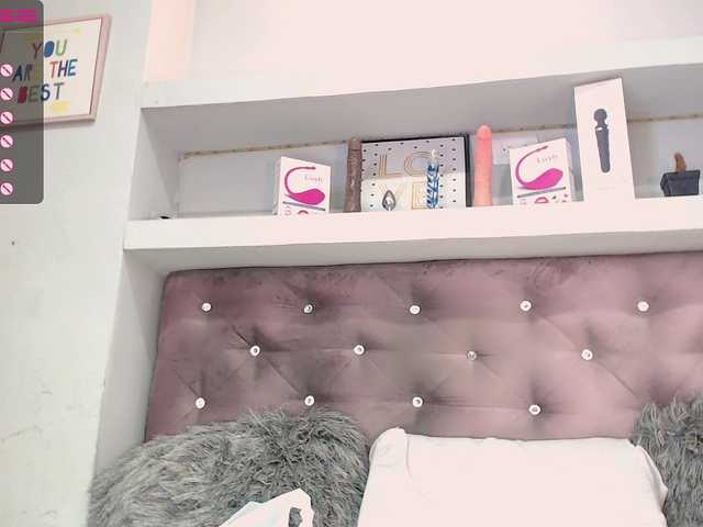 Live sex webcam photo for Agatha-69 #269673559