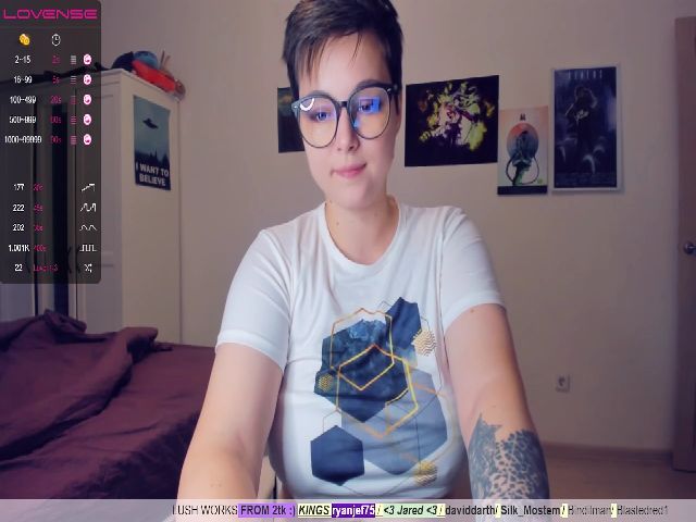 Live sex webcam photo for EllenRipley18 #269670927