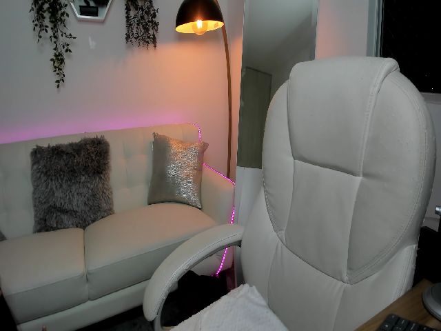 Live sex webcam photo for Marianviolet #269666686