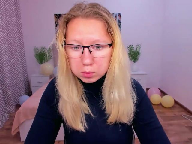 Live sex webcam photo for LizaSwan #269670412