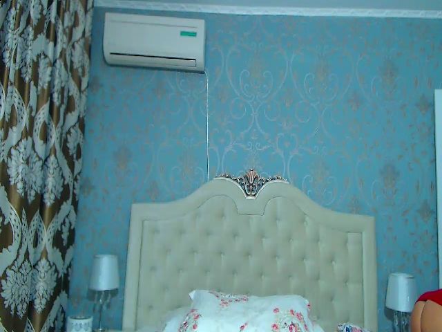 Live sex webcam photo for JessyLove20 #269669571