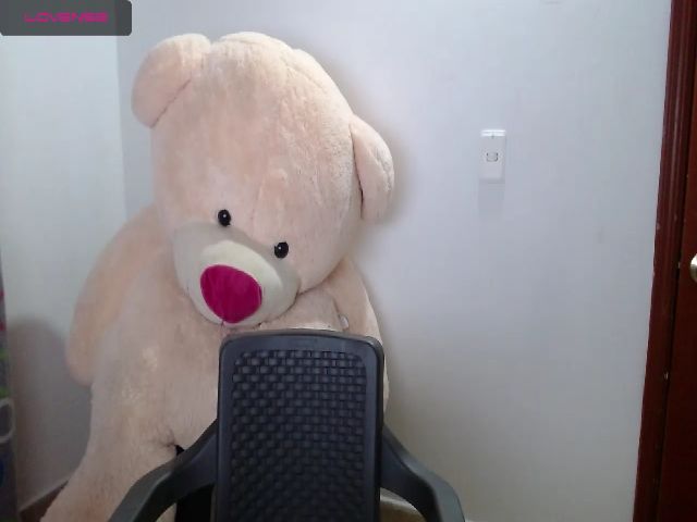 Live sex webcam photo for Samantha4k #269667099