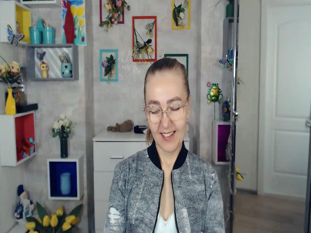 Live sex webcam photo for Greybunny #269671245
