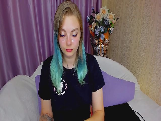 Live sex webcam photo for AprillSnow #269674065