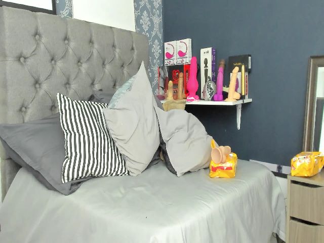 Live sex webcam photo for Linamacallan #269676587