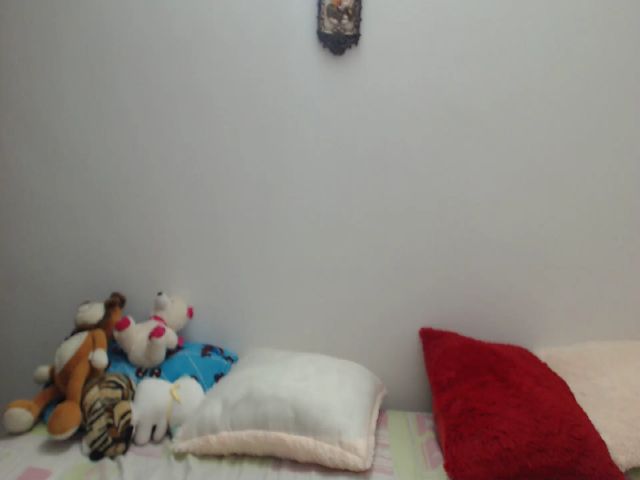 Live sex webcam photo for MackenzieJoe #269673988