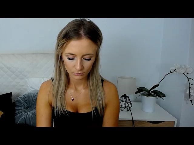 Live sex webcam photo for LenaaX #269681224