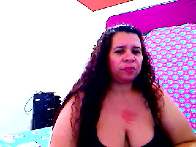 Live sex webcam photo for LatinaBigAss4 #269665583