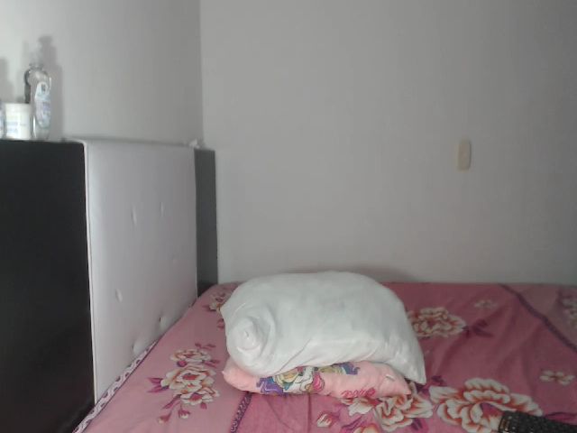 Live sex webcam photo for adrianamilf #269667624