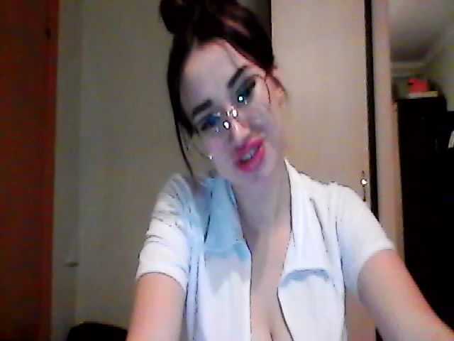 Live sex webcam photo for EmiliyaFoxy #269680019