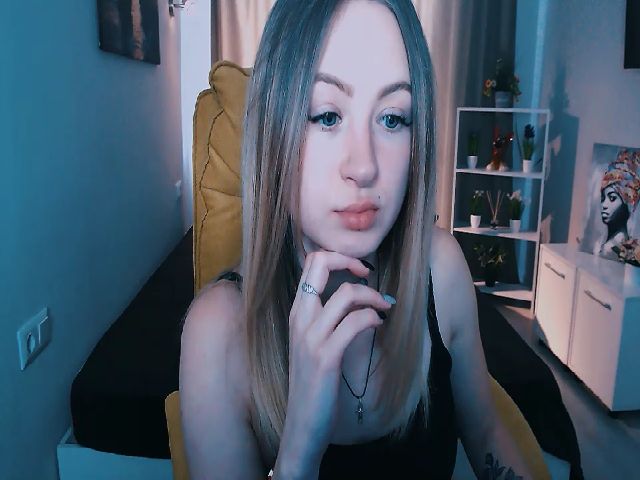 Live sex webcam photo for Blonde_Alisa #269671070