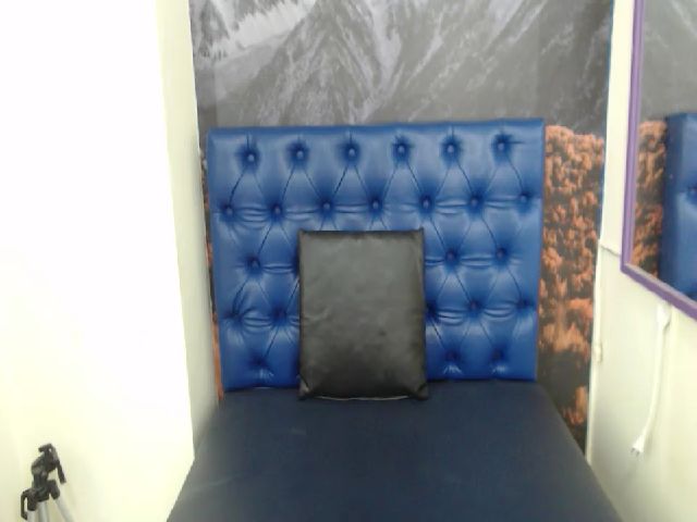 Live sex webcam photo for Cleo_e #269672554