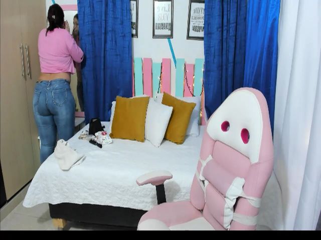 Live sex webcam photo for Sexxy_blonnde #269674114