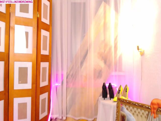 Live sex webcam photo for Lia_Hetty #269680111