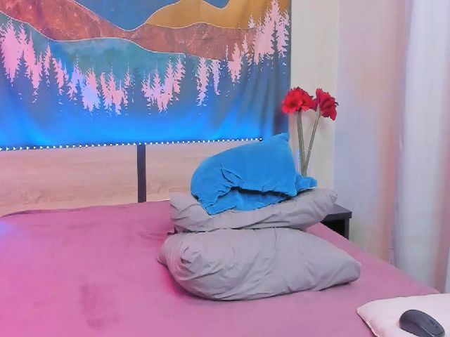 Live sex webcam photo for O1iv1a #269680147