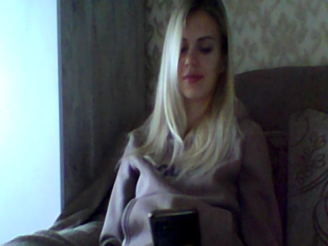 Live sex webcam photo for LiliannSweet #269668481