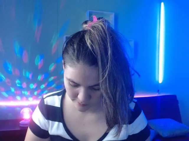 Live sex webcam photo for hanna-queen21 #269678746