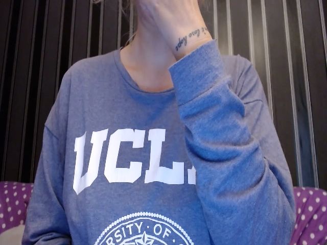 Live sex webcam photo for Bite_Me__ #269674447