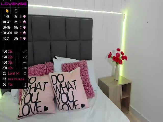 Live sex webcam photo for Nicol_sofia_ #269681528