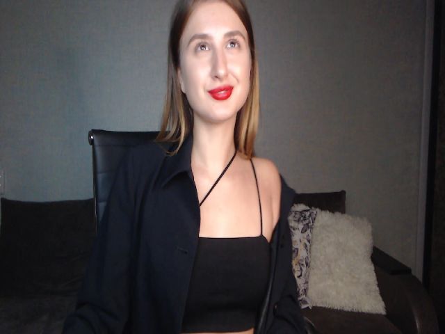 Live sex webcam photo for Bella_Foxy #269680193