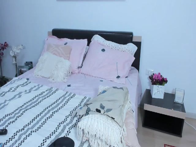 Live sex webcam photo for MayaAngelx #269676848