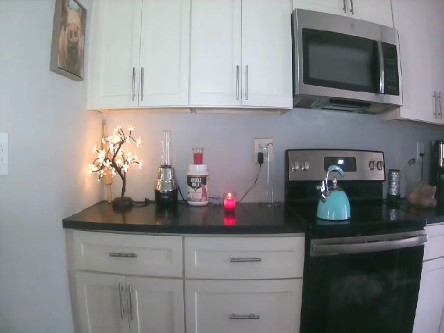 Live sex webcam photo for MilfNCookies1 #269680092