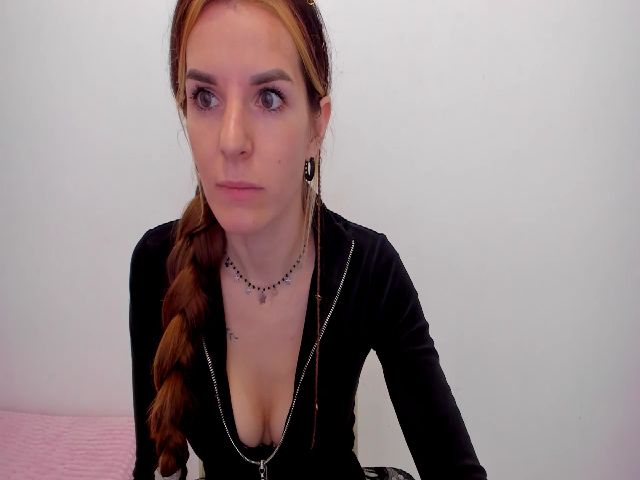 Live sex webcam photo for KarenFinger #269677825