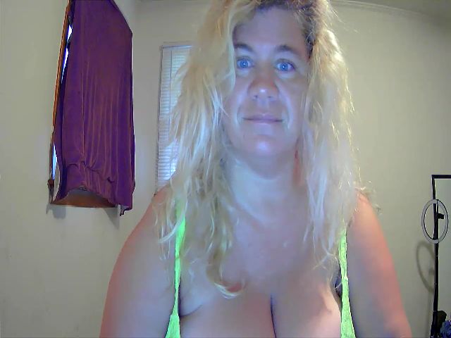 Live sex webcam photo for HayleyJane38k #269675046