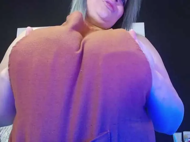 Live sex webcam photo for SaraReyes #269678414