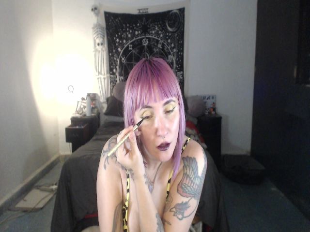 Live sex webcam photo for axehallow #269680860