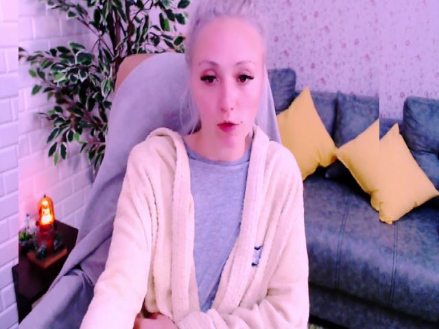 Live sex webcam photo for Blondedirty94 #269670375