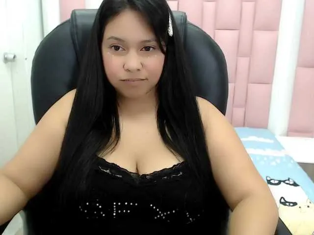 Live sex webcam photo for MollyPatrick2 #269664325