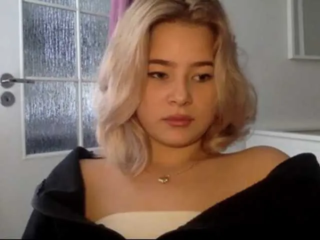 Live sex webcam photo for GraceXhoney #269673823