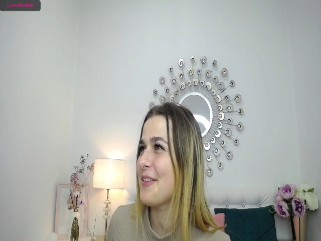 Live sex webcam photo for Martiina #269680299
