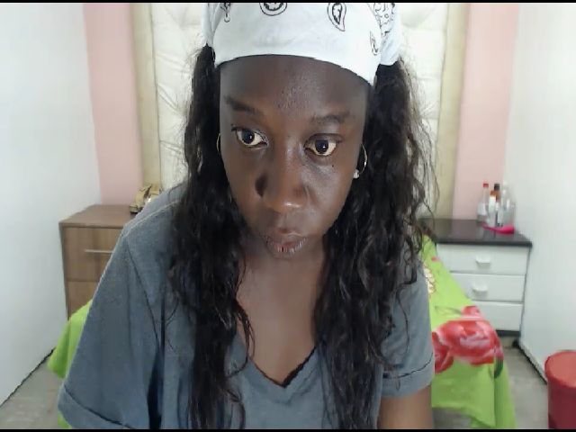 Live sex webcam photo for rachelbrunet #269681925